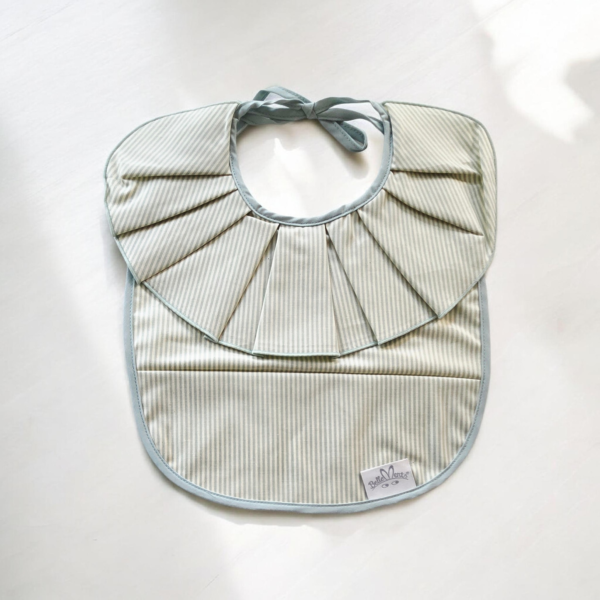[Belmont] Lovely Ruffle Waterproof Baby Bib - St. Mint